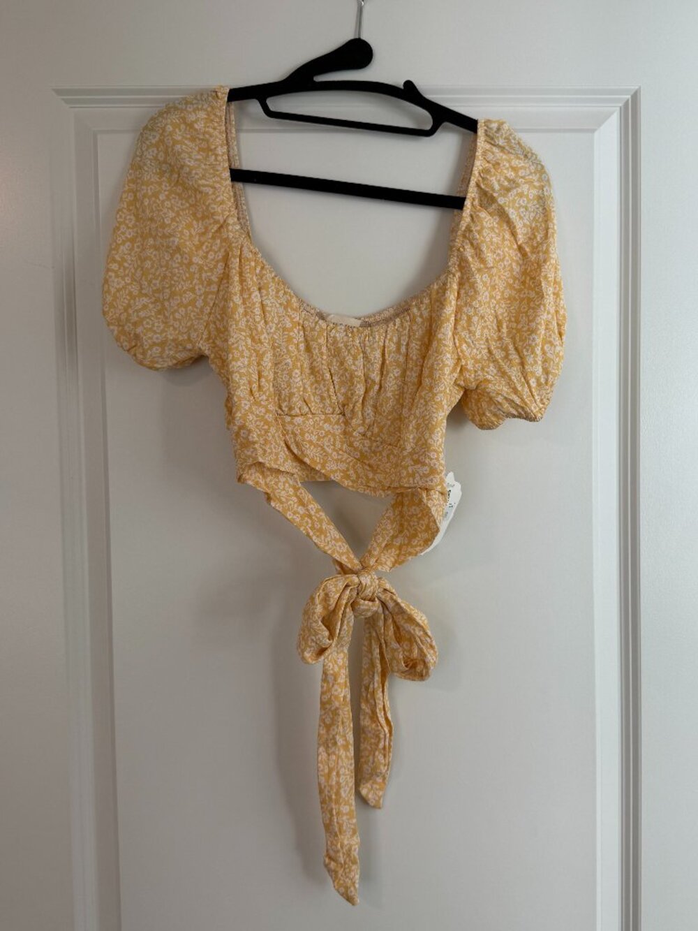 Altar’d State Yellow Floral Puff Sleeve Tie Back Crop Top NWT Size L